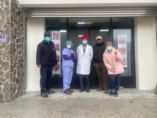 雪季期間，合歡山昆陽醫療站提供緊急醫療救護服務。（南投縣政府提供／廖志晃南投傳真）