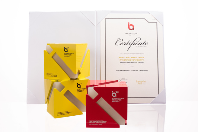 永庆房产集团的创新力获IIA国际创新奖肯定! 2021年以〈i+智慧创新体验馆〉与〈永庆快搜App〉拿下两座奖杯，2022以「先诚实再成交」再下一城。（图/永庆房屋提供）