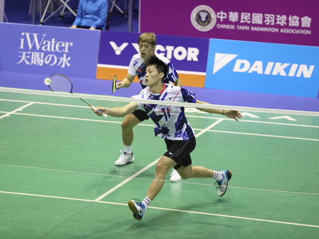 合库羽球队李哲辉（后）／合库国体大杨博轩（前）勇夺两人合作以来在全国羽球排名赛第4冠。（中华羽协提供）