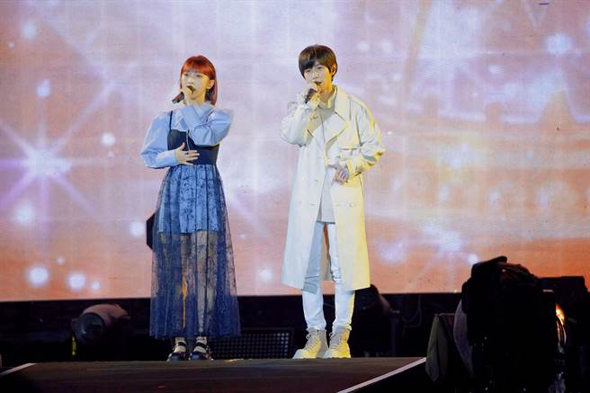 魏嘉莹今晚担任五月天演唱会开场嘉宾演唱，邀来温妮对唱。（相信音乐提供）