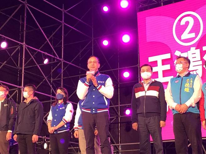 台北市立委補選王鴻薇選前之夜，國民黨主席朱立倫現身致詞。（李奇叡攝）