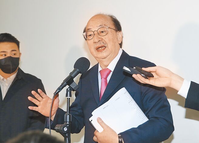 民进党团总召柯建铭被问到，开春发红包是否有助苏贞昌留任？柯仅称，这是总统职权，「不用问我，我也不敢问。」（姚志平摄）