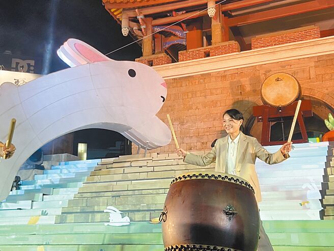 2023新竹过好年6日举行开幕点灯仪式，新竹市长高虹安邀请民眾，即日起至2月5日，跟着小兔们的行列，一起走进新竹护城河探险。（新竹市政府提供／王惠慧新竹传真）