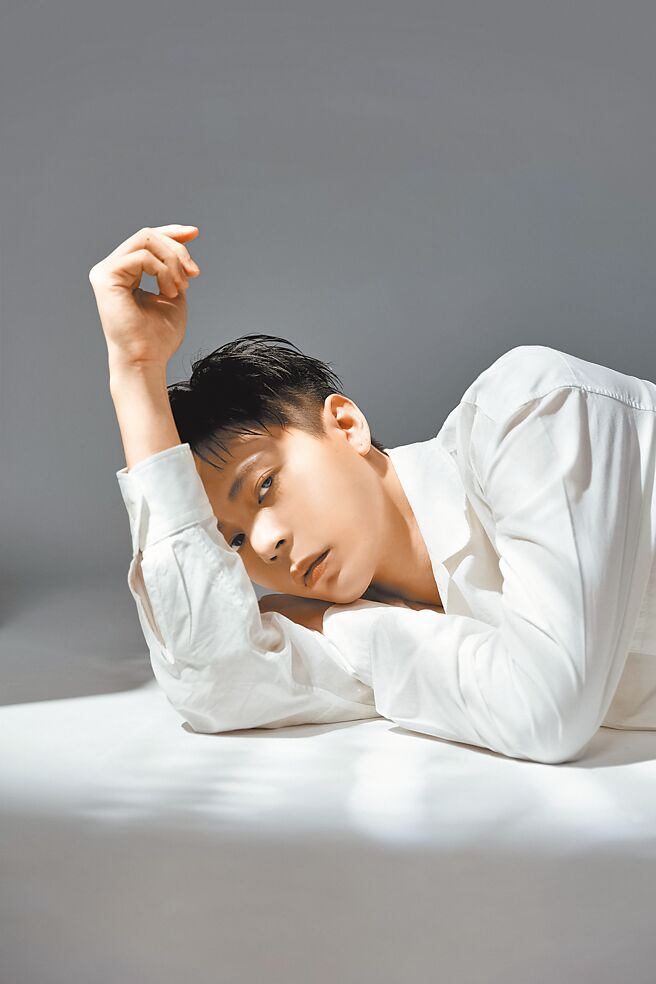 柯朋宇推出新單曲〈海綿〉。（光與澈音樂提供）