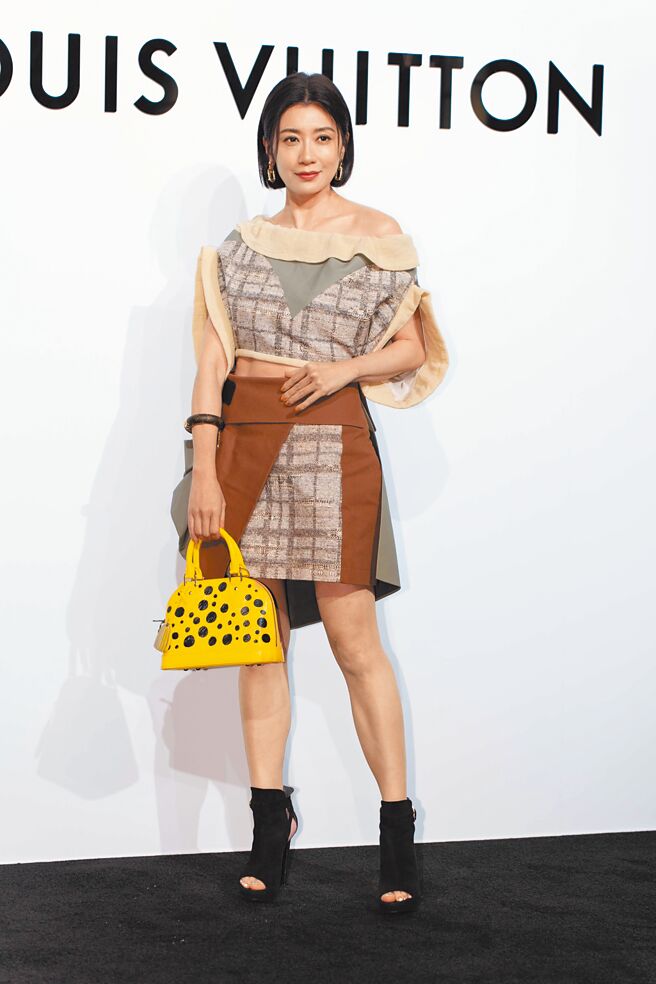 賈靜雯遇見丁海寅，不忘做好國民外交。（吳松翰攝）