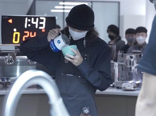 陈修医参加过大小拉花比赛。（陈修医提供／高雄洪靖宜传真）