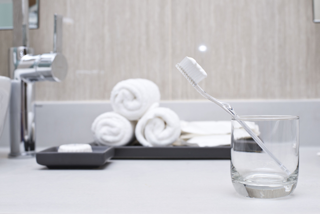 环保署预告「一次用旅宿用品限制使用对象及实施方式」草案，公告内容将从今（2023）年7月1日起分二阶段实施。（示意图/ shutterstock）