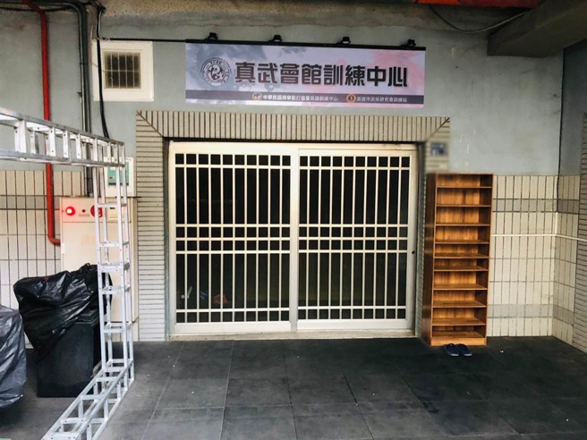 高雄市左營區真武會館日前舉辦拳願娛樂格鬥賽，一名男子在競技過程中受傷，目前住院觀察中。圖為會館外觀。（翻攝照片／林瑞益高雄傳真）
