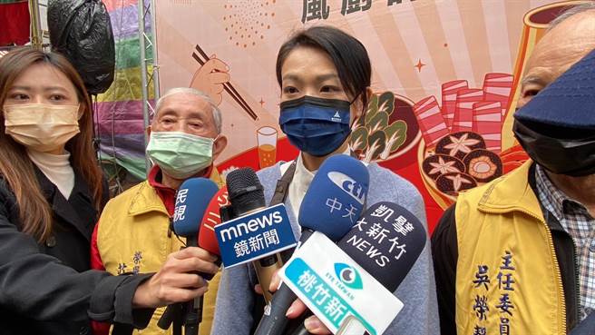 新竹市长高虹安8日表示，棒球场并非如前市府所称全数改善完成，缺失还在逐一盘点，不会贸然订期程。（陈育贤摄）