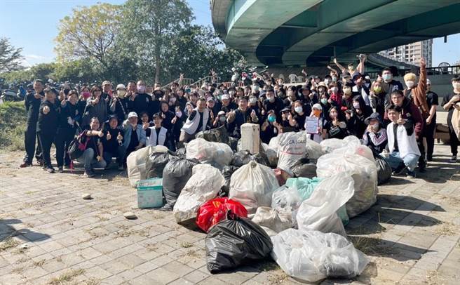 台中市清潔月，環保志工動員大清掃。（台中市環保局提供／陳淑芬台中傳真）