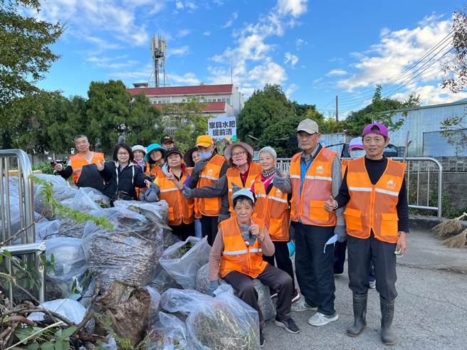 台中市清潔月，環保志工動員大清掃。（台中市環保局提供／陳淑芬台中傳真）