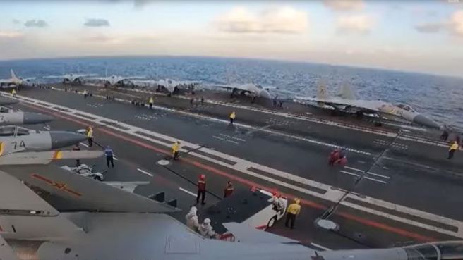 中方航母「山东」舰近日在南海进行实战演训的画面。（央视）