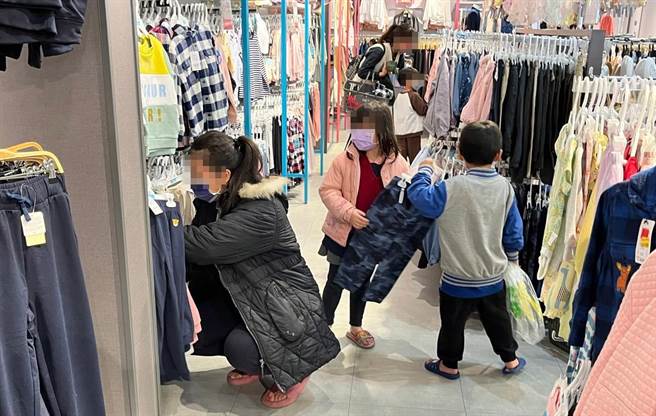 NET陪伴家扶儿少「衣」起过好年，社会各界的爱心让他们暖身又暖心。（北台中家扶中心提供）