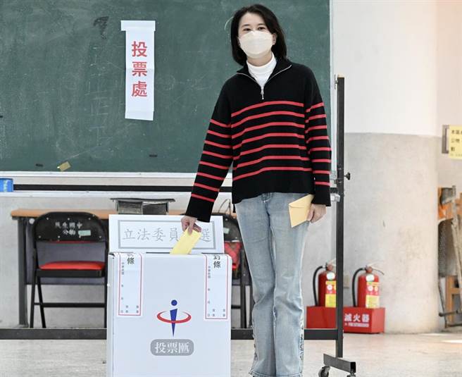 王鸿薇已突破当选门槛，来到5.6万票。（郑任南摄）