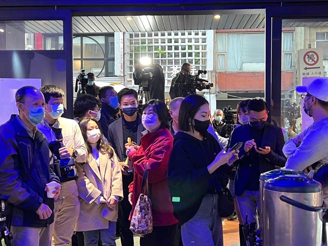 王鸿薇支持者直言「可以放心了」、「辛苦了」。（李奇叡摄）