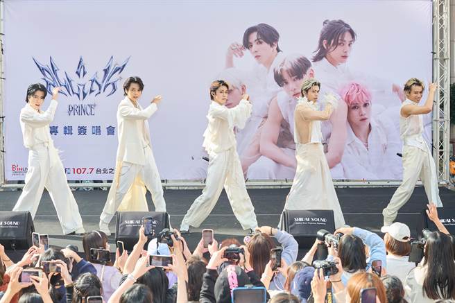 ALL IN 5今在西門町舉辦簽唱會。（必應創造提供）