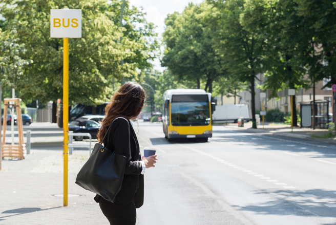 台中一名女子去年搭乘公车时，遇上色狼以下体碰撞她的臀部。（示意图／Shutterstock）