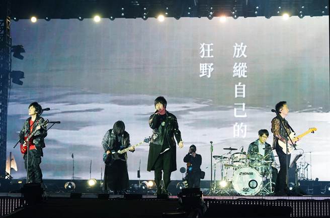 五月天「诺亚方舟10周年进化復刻限定版演唱会」今晚为桃园最终场。（相信音乐提供）