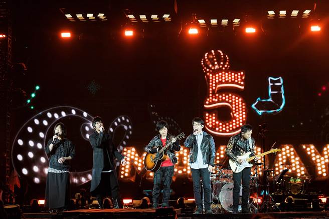 五月天今晚在桃园棒球场开唱。（相信音乐提供）