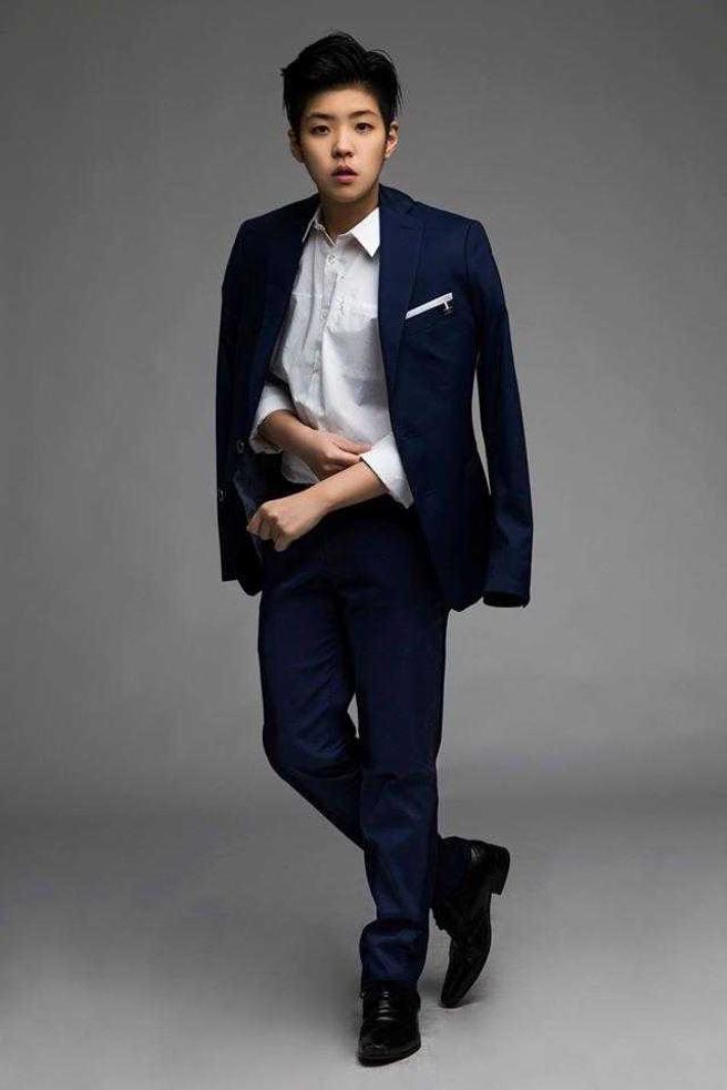 过去戴安娜曾是歌手身分，打扮十分中性。（图／取自戴安娜脸书）