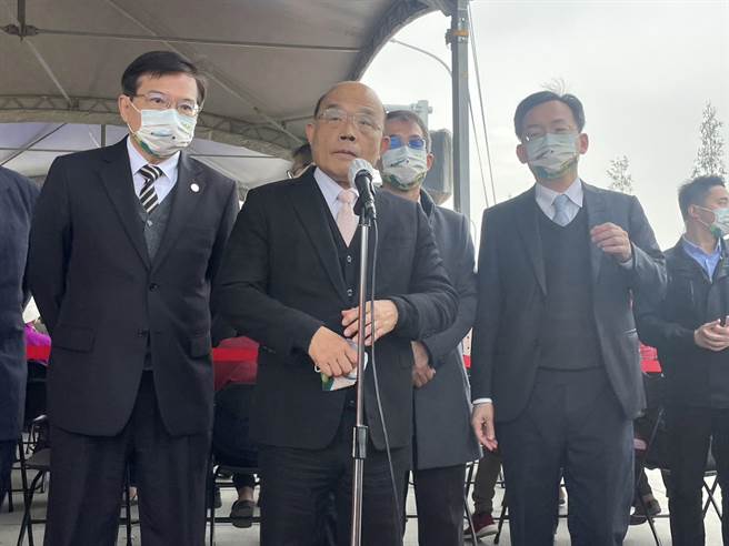 国民党王鸿薇当选立委，台北市议员游淑慧点名绿营大咖要小心，行政院长苏贞昌说对每一位立委都不亢不卑。(吕筱蝉摄)