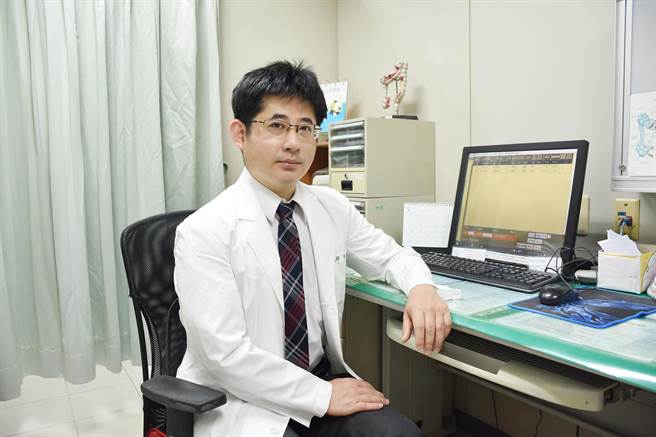 澄清医院心臟外科主任吴慧中提醒，洗肾患者血液中钾离子随着每餐食物的摄取，仍会逐渐累积，因此到了下次洗肾前是血钾最高、最危险的时刻。（澄清清医院提供／冯惠宜台中传真）