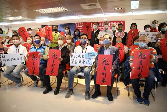 新北市政府农业局因应高龄化趋势并体恤农渔民长者职业健康，提供农渔民长者优质健康照护，新北市副市长刘和然今(9)日到新北市立联合医院三重院区访视。(黄敬文摄)