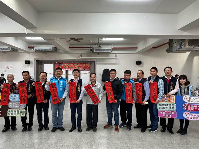 客委会主委江俊龙与现场来宾大合影。(台中市政府提供)