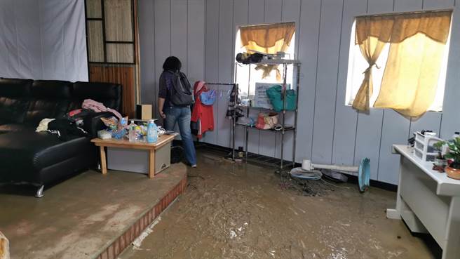 桃园大停水目前已99％恢復供水，受灾户怒轰台水公司拿出赔偿诚意。(吕筱蝉摄)