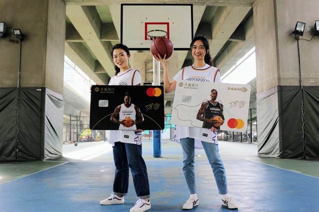 永丰魔兽套卡登场，助攻全台掀起运动风。（永丰提供）