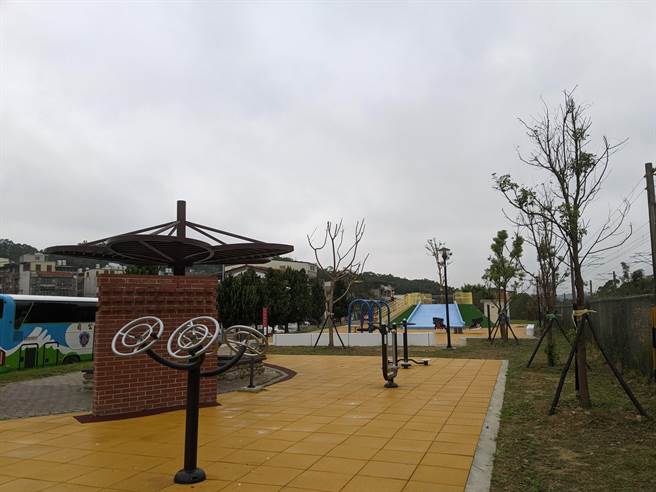 苗栗县政府积极推动1乡镇1特色公园，其中造桥乡造桥火车站南北侧公园，经改造后增建多项设施，近日正式启用后，提供全龄民眾共融、互动使用。（苗栗县政府提供／李京升苗栗传真）。（苗栗县政府提供／李京升苗栗传真）