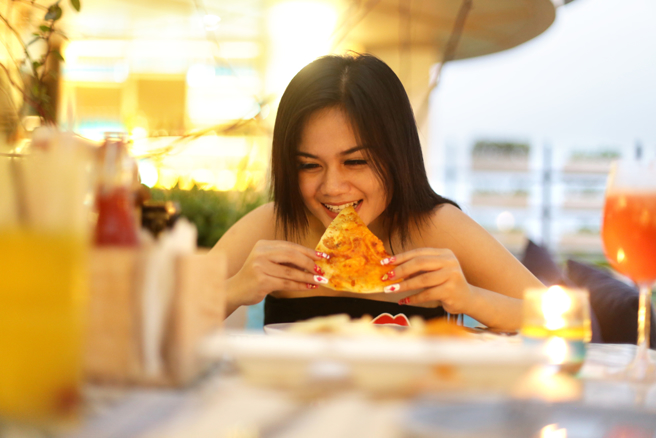 相较于较早进食者，较晚进食者白天飢饿的机率增加了1倍。( 示意图/ Shutterstock )