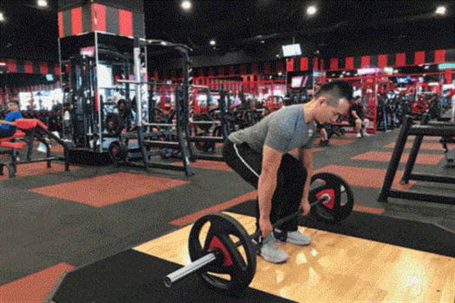 「世界健身」提供2種高CP值硬舉，可一次練到多個肌肉群。（業者提供／陳淑娥台中傳真）