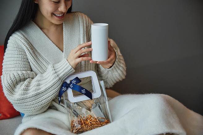 「浪漫香遇 住房专案」双人同行最低5999元，即可带回总价值4660元的香氛限定组合。(台北新板希尔顿酒店提供)