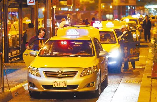 北市小黄春节13天加收30元。（本报资料照片）