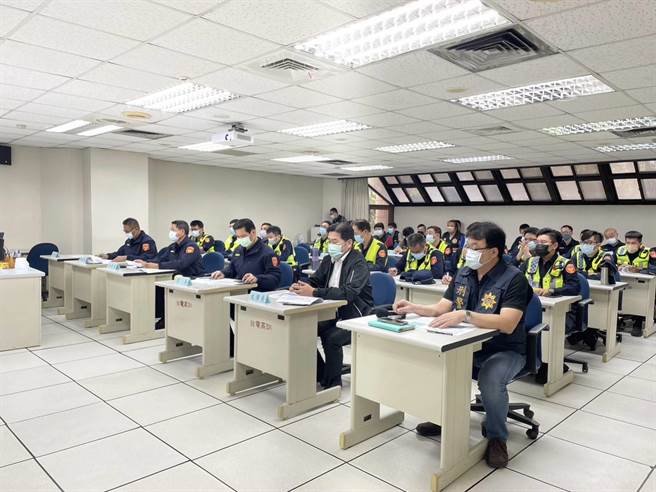 高雄市警方今日执行「清源专案2.0」，单日破获12案。（翻摄照片／崔正纲高雄传真）