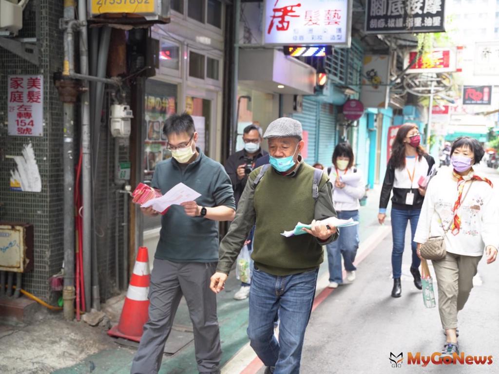 信維整宅住戶目前參與公辦都更之意願已逾8成，市府啟動走動式駐點服務，於農曆年前(1月9日至14日)前往現場逐戶說明公辦都更即將進入第二階段作業(圖/MyGoNews買購房地產新聞)
