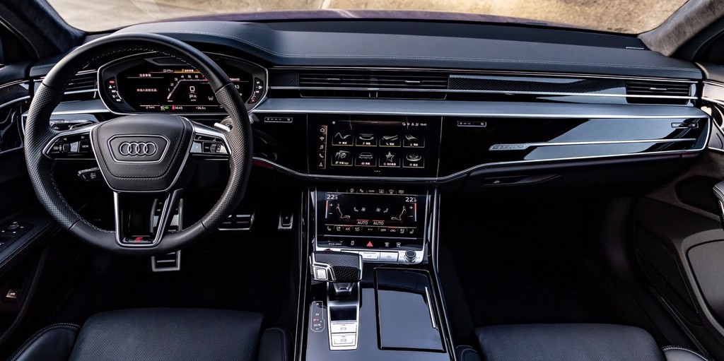 Audi S8配備Bang & Olufsen 3D 16聲道環繞音響系統，擁有17支喇叭。（台灣奧迪提供）