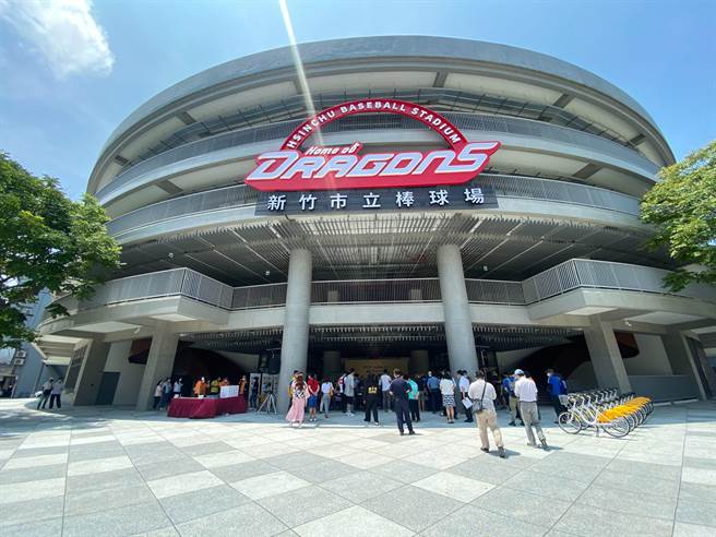 刘康彦说，截至目前，最近1次估验是在去年7月初，市府累计付给巨佳的金额是「9亿5450万7796元」，并非高虹安对媒体所说的11.7亿。（陈育贤摄）