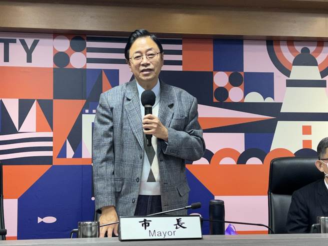 桃园市长张善政指示经发局和台水、台电协调，原定13日工程将择期办理，逾7万户不用停水。(蔡依珍摄)