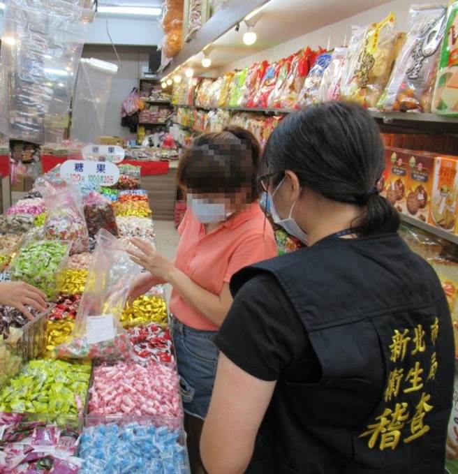 新北市卫生局抽验市售春节应景食品。（新北市卫生局提供）