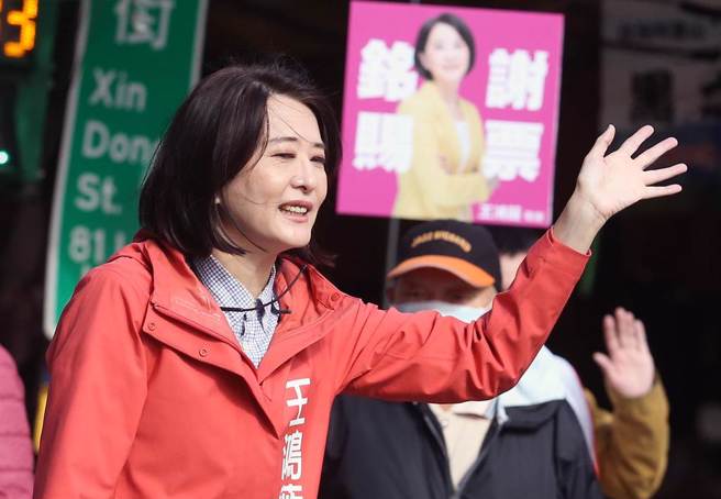 王鴻薇10日前往傳統市場謝票。（范揚光攝）