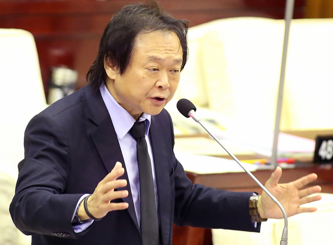 新竹市前市長林智堅前助理、新竹市議員楊玲宜，為新竹棒球場一事與台北市議員王世堅（圖）槓上。（資料照／范揚光攝）