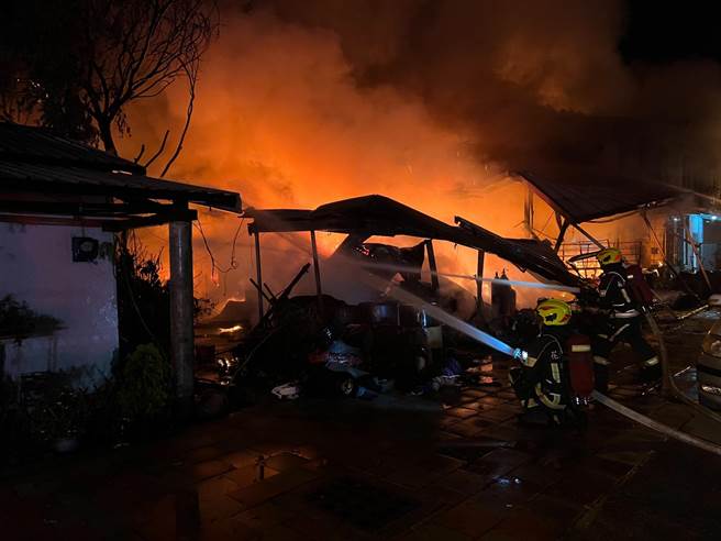 花莲县去年火灾发生件数共456件，以建筑物火灾155件为最高，不仅独立住宅件数大于商业建筑与集合住宅，且起火处以厨房居首，电器因素则事发原因大宗。（花莲县消防局提供／罗亦晽花莲传真）