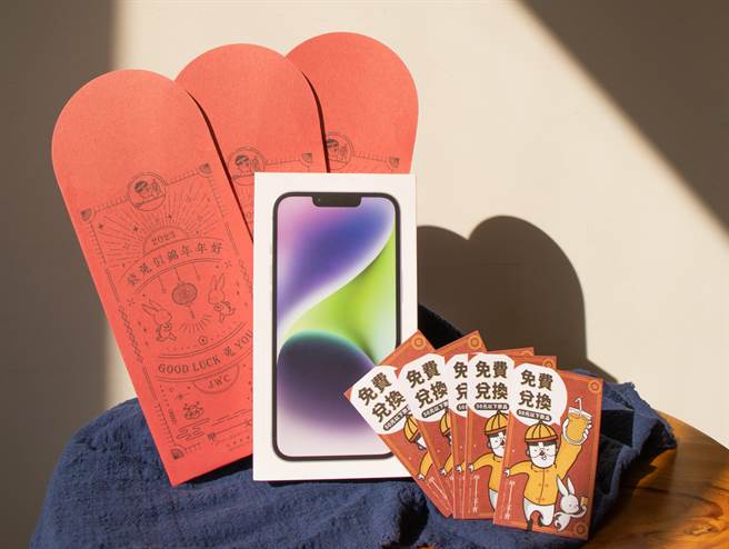 甲文青推過年限定刮刮樂活動，有機會拿iPhone 14 128G。（甲文青提供）