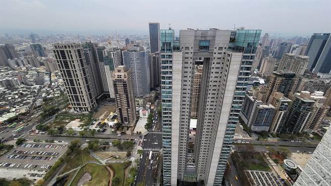 信义房屋不动产企研室专案经理曾敬德表示，房市已经进入修正循环，投机也早已退场，因此即使政策定案上路，对于当前买气低迷的房市影响有限。（王莫昀摄）