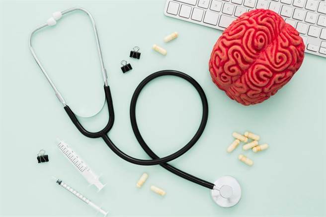 美国食品药物管理局（FDA）批准美国百健（Biogen）与日本卫采（Eisai）两大药厂合作开发新阿兹海默症药物「Lecanemab」，消息传出后，随即引起全球关注。(图片Freepik提供)