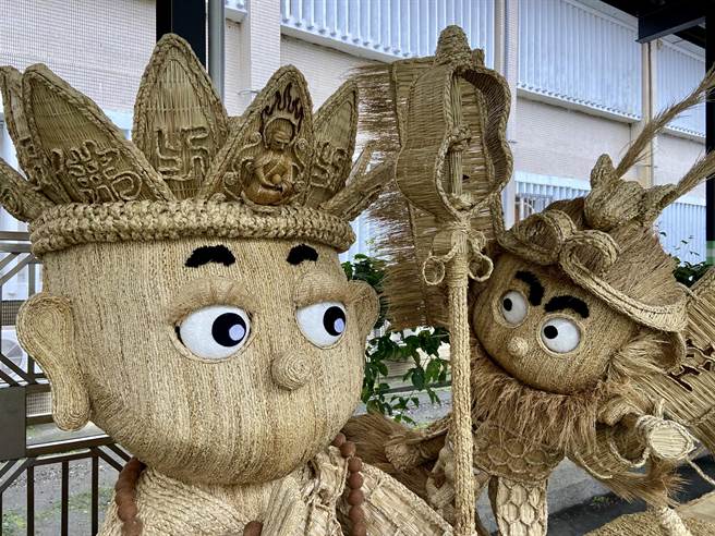 稻草比赛的冠军「西游寻根」，编法多变、其细节都有到位，评审们皆讚嘆不已！（吴佩蓉摄）