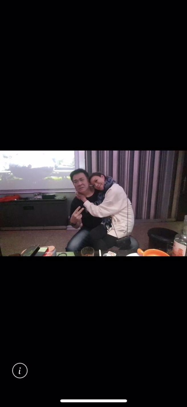 杨绣惠在凌晨突晒与白云的亲密照。(图／翻摄自杨绣惠脸书)