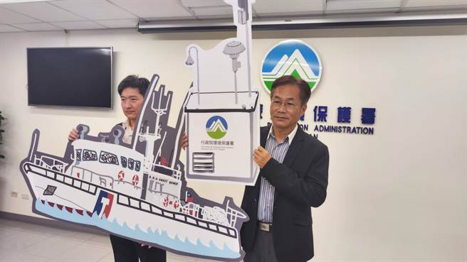 环保署与海委会2022年起合作「海上空气品质监测工作」，我国空气品质监测范围从陆域延伸至海域，目前已在淡水、台中及台南等3处海巡队舰艇装载空气品质监测设备。（林良齐摄）